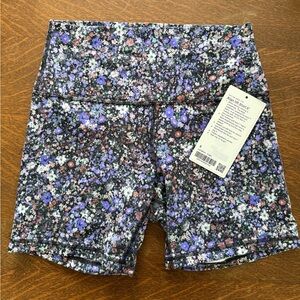 NWOT lululemon Align HR Short 6”- Size 8- Flower Burst Multi